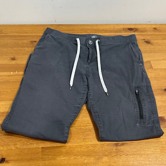 Vuori Men's Charcoal Cargo Pants - Picture 6 of 13